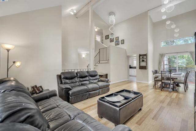 2380 Cabrillo Dr, Hayward CA: https://media.crmls.org/mediaz/9b51a5eb-1bd5-4954-8cd8-1372ac998b7a.jpg