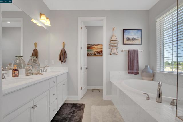 38 Pato Ct, Oakley CA: https://media.crmls.org/mediaz/9b51b393-6103-4f8d-b9f7-403b93f3109f.jpg
