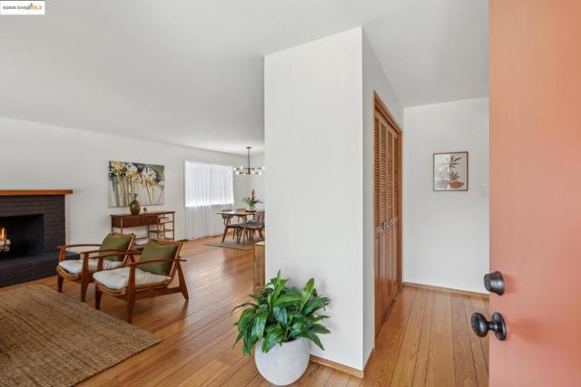 827 Norvell St, El Cerrito CA: https://media.crmls.org/mediaz/9b51bdfe-186f-4d72-96cb-e81940db9a09.jpg