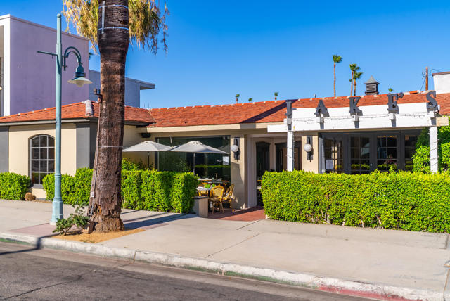 664 Palm Canyon Drive, Palm Springs CA: https://media.crmls.org/mediaz/9b524c91-6f67-4f4d-9ac4-868a5bf199db.jpg