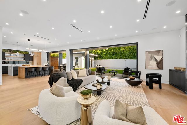 14812 Morrison Street, Sherman Oaks CA: https://media.crmls.org/mediaz/9b52b783-75ce-47bf-a865-5f0115518200.jpg
