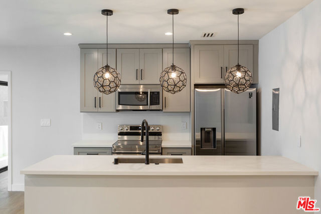 3622 Keystone Avenue, Los Angeles CA: https://media.crmls.org/mediaz/9b5303b0-1319-4732-bed8-b0dee5dccabf.jpg