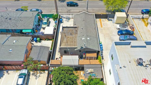 1109 Exposition Boulevard, Los Angeles CA: https://media.crmls.org/mediaz/9b53425b-c9b2-41d4-a3dd-2ecff8b8aaf8.jpg