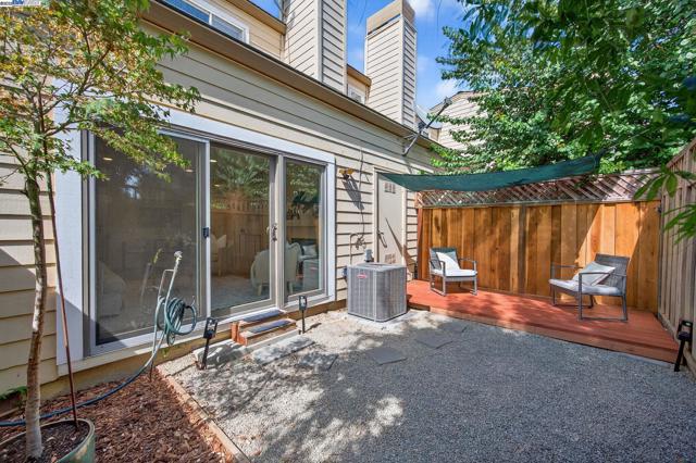 6574 Conestoga Ln, Dublin CA: https://media.crmls.org/mediaz/9b53c268-61ef-4655-8ef6-a5150646c100.jpg