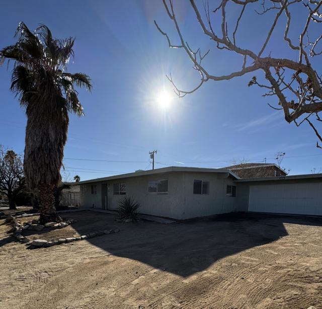5958 El Reposo Street, Joshua Tree CA: https://media.crmls.org/mediaz/9b53d4f6-beca-43d7-aa14-dce5cfc8b48f.jpg