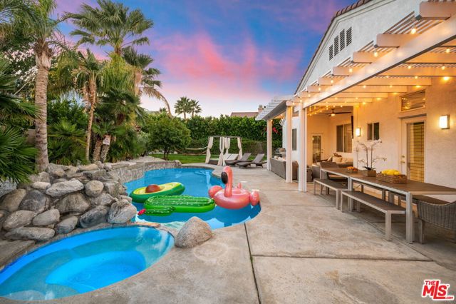 1083 E Circulo San Sorrento Road, Palm Springs CA: https://media.crmls.org/mediaz/9b541d92-742d-497b-b727-703aa9b6208b.jpg