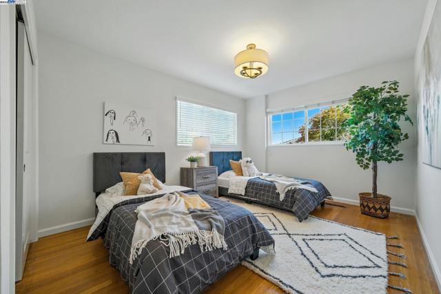 420 Camden Rd, Alameda CA: https://media.crmls.org/mediaz/9b546986-dfbd-4f53-b8d2-61dc0976bb9d.jpg