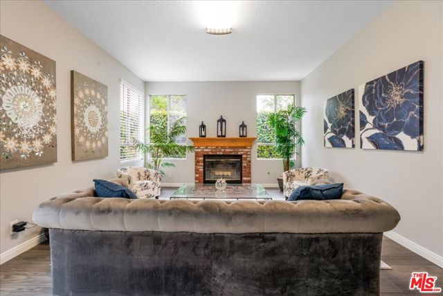 12084 London Grove Court, Moorpark CA: https://media.crmls.org/mediaz/9b54db1f-ad92-4a0b-b368-97dd6260f768.jpg
