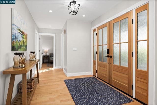 685 Saint George Rd, Danville CA: https://media.crmls.org/mediaz/9b5502af-bf3c-4f06-be0b-ab8f3afb69b1.jpg