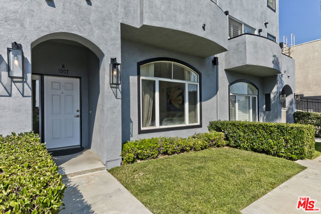 1007 Figueroa Terrace, Los Angeles CA: https://media.crmls.org/mediaz/9b557426-de2a-49f3-8024-dade529b1be7.jpg