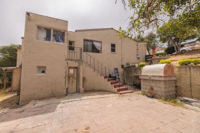 1034 Hellam Street, Monterey CA: https://media.crmls.org/mediaz/9b5605c4-15b0-4336-8ae1-a979b99a5662.jpg