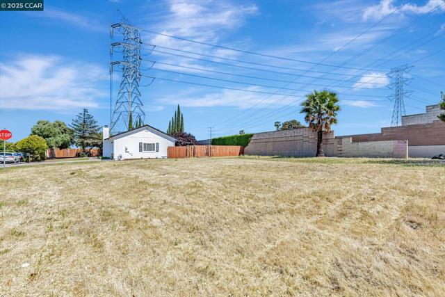 1771 Schooner Way, Pittsburg CA: https://media.crmls.org/mediaz/9b571155-4fcd-40b0-8122-08de1fe3ef8c.jpg