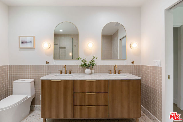 4731 Don Miguel Drive, Los Angeles CA: https://media.crmls.org/mediaz/9b571e7d-72be-41fc-b7d1-33a1b4741b54.jpg