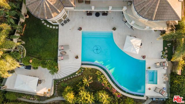 7833 Torreyson Drive, Los Angeles CA: https://media.crmls.org/mediaz/9b57d871-a161-41bc-b7e3-cf293bfb2e90.jpg