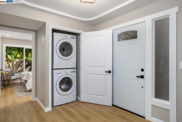 1233 Singingwood Ct, Walnut Creek CA: https://media.crmls.org/mediaz/9b5848a8-2465-4cbc-9451-bce5284b4b02.jpg