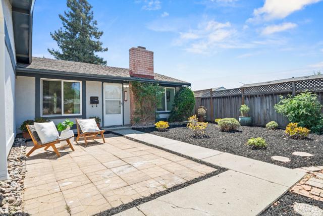 2293 Royaltree Circle, San Jose CA: https://media.crmls.org/mediaz/9b585b20-020a-4ed6-92dd-305ae104e3cf.jpg