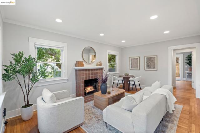 1006 Glendora Ave, Oakland CA: https://media.crmls.org/mediaz/9b58e233-6f8b-41c4-b0fb-e645ced60f68.jpg