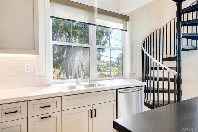 Detail Gallery Image 9 of 26 For 327 D St, Ramona,  CA 92065 - 2 Beds | 2 Baths