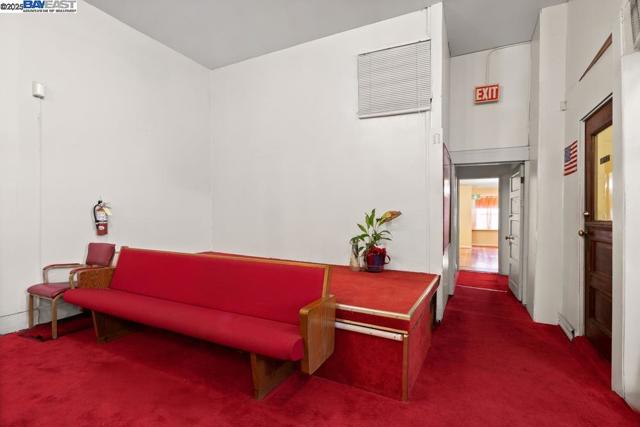 3003 School St, Oakland CA: https://media.crmls.org/mediaz/9b5b84f3-d937-4252-9c79-a09bb457a9f2.jpg