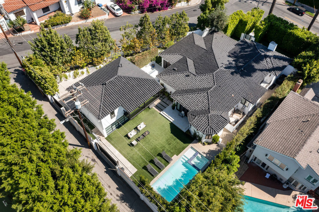 813 N Doheny Drive