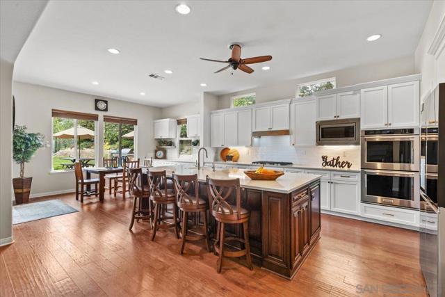 3180 Ridgeline Place, Escondido CA: https://media.crmls.org/mediaz/9b5bc0f7-4d18-4b96-99b7-8f852613301b.jpg