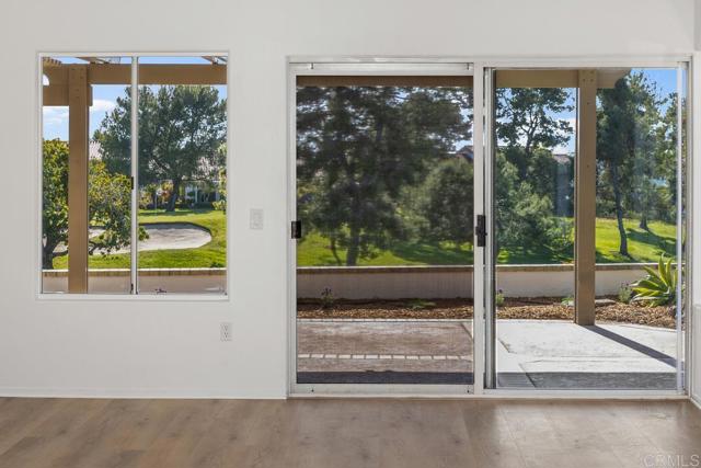 4905 Alicante Way, Oceanside CA: https://media.crmls.org/mediaz/9b5bf03a-c879-4dfe-bc59-6affa709a959.jpg