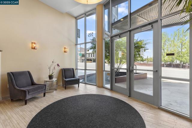 555 Ygnacio Valley Rd, Walnut Creek CA: https://media.crmls.org/mediaz/9b5c4c34-c805-486d-b17e-4f1a26cc8935.jpg