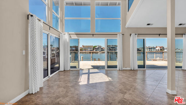16661 Carousel Lane, Huntington Beach CA: https://media.crmls.org/mediaz/9b5c6a5e-3c45-4196-a5f0-2cb1bfcc350e.jpg