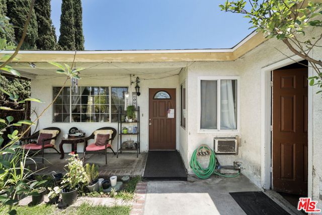 700 S Plymouth Place, Anaheim CA: https://media.crmls.org/mediaz/9b5c88b0-d646-4c29-a5e0-2332ee6ba98e.jpg