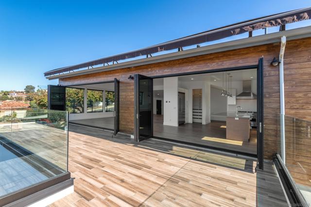 2641 Costebelle Dr, La Jolla CA: https://media.crmls.org/mediaz/9b5d61e6-b781-4055-9545-304368b634ab.jpg