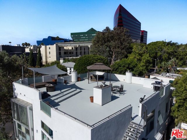 801 Westbourne Drive, West Hollywood CA: https://media.crmls.org/mediaz/9b5d6b3d-8a0d-4452-afaf-38f7e07dfca1.jpg