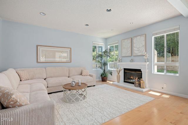 Detail Gallery Image 1 of 25 For 11998 Bubbling Brook St, Moorpark,  CA 93021 - 4 Beds | 2/1 Baths