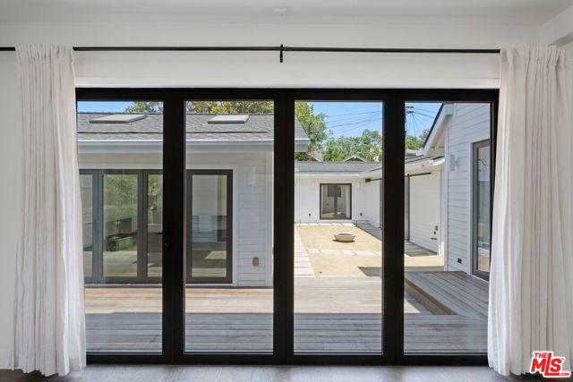 4525 Melbourne Avenue, Los Angeles CA: https://media.crmls.org/mediaz/9b5dcc0e-3c89-4a2a-a29f-ada8f08da340.jpg