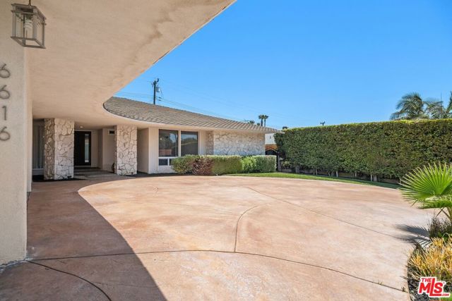 6616 Wooster Avenue, Los Angeles CA: https://media.crmls.org/mediaz/9b5dcda6-016a-4844-b60f-90fcb91a1296.jpg