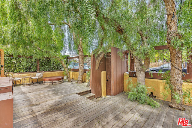 718 Vernon Avenue, Venice CA: https://media.crmls.org/mediaz/9b5e40ce-bcb9-4527-bffe-25d965889b56.jpg