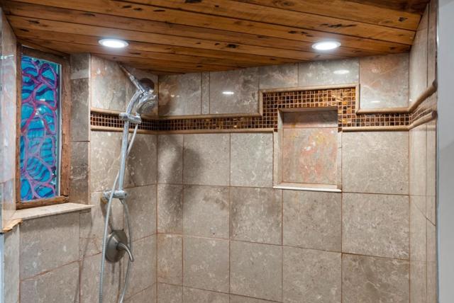 18460 Circle Drive, Los Gatos CA: https://media.crmls.org/mediaz/9b5e6d35-cc3d-45d1-963e-8b8955dbc2c3.jpg