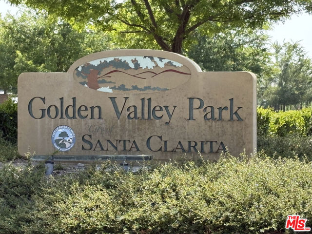20650 Huntley Way, Santa Clarita CA: https://media.crmls.org/mediaz/9b5e8b94-e7b0-49f2-9231-7e4cf7ec0565.jpg