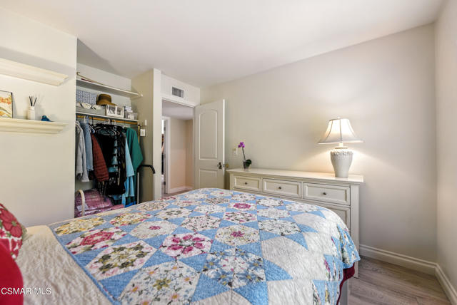 2063 Woodglen Street, Simi Valley CA: https://media.crmls.org/mediaz/9b5ebbaf-7ed7-4010-8057-a98102b3d36b.jpg