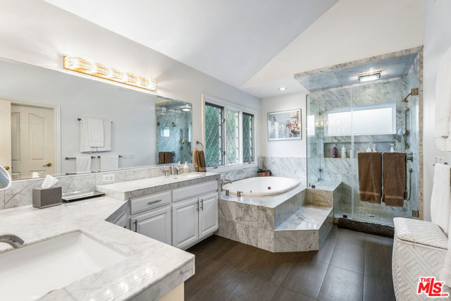 17040 Rancho Street, Encino CA: https://media.crmls.org/mediaz/9b5edb50-f1a4-42fc-bbb7-9c831bf1fb40.jpg