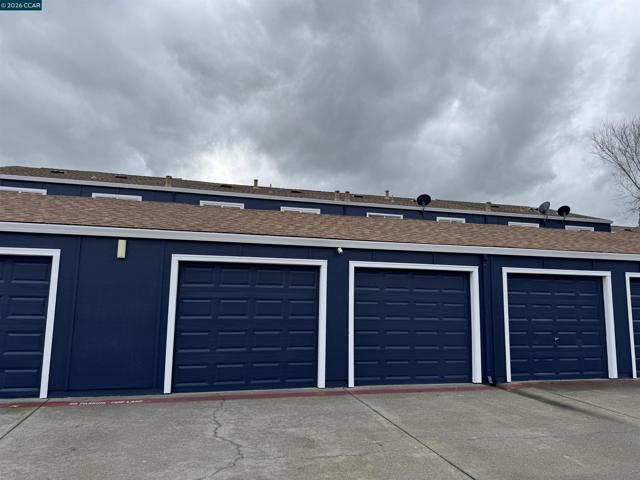 26 El Capitan Ln, Antioch CA: https://media.crmls.org/mediaz/9b5eff6e-3d32-49ca-bfac-b3f4bfb6f3e0.jpg