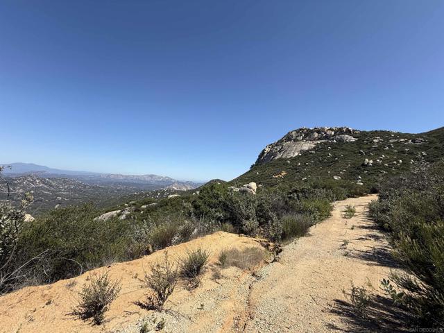 17441 Dos Picos Park Road, Ramona CA: https://media.crmls.org/mediaz/9b5f5c4c-f9ab-42db-99db-afc00ed89a50.jpg