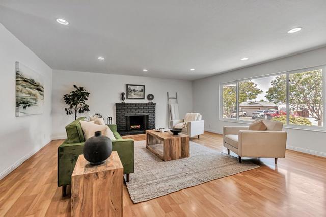 1081 Oak Street, Hollister CA: https://media.crmls.org/mediaz/9b5ff29a-d917-4dac-be76-fcd7d434bd55.jpg