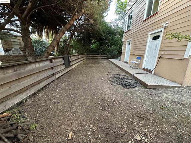 337 Oakland Avenue, Oakland CA: https://media.crmls.org/mediaz/9b60588e-53fb-45a3-9373-d65e10b9cd5f.jpg