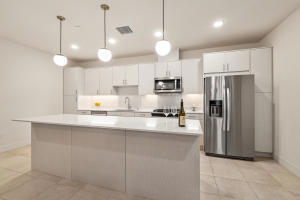 211 The, Palm Springs CA: https://media.crmls.org/mediaz/9b6074a9-d3fd-4786-8028-e9e829cdc968.jpg