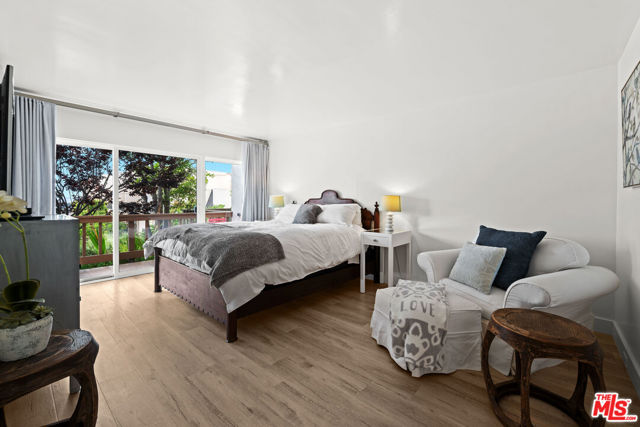 23908 De Ville Way, Malibu CA: https://media.crmls.org/mediaz/9b60789b-0469-45af-b902-1b71b841f5e0.jpg
