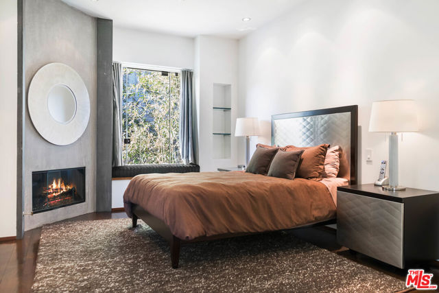 1742 Viewmont Drive, Los Angeles CA: https://media.crmls.org/mediaz/9b60a7a7-d3d5-4d0d-83bf-02fa3dc7efb8.jpg