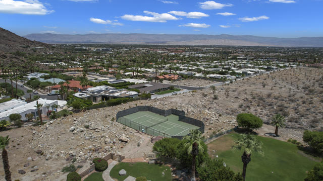 770 S La Mirada Road, Palm Springs CA: https://media.crmls.org/mediaz/9b610843-d60c-40e5-8e36-af0f45f6422c.jpg