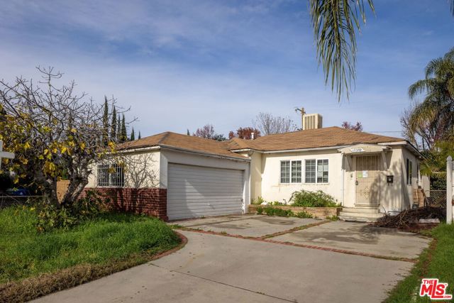 17359 Victory Boulevard photo 1