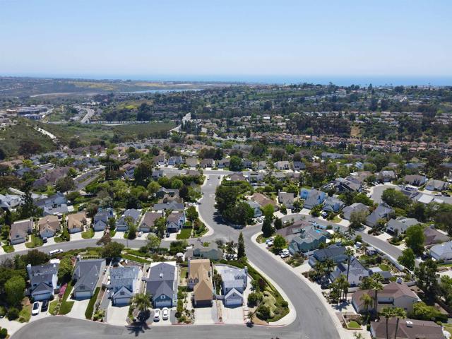 4503 Carnaby, Carlsbad CA: https://media.crmls.org/mediaz/9b62182f-6834-4540-be05-24c387ed5b46.jpg