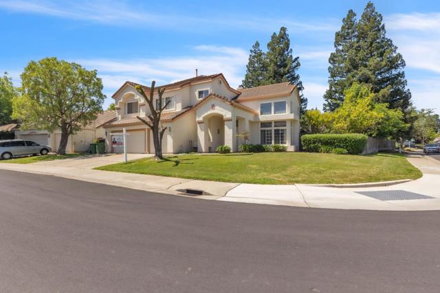 9440 Medstead Way, Elk Grove CA: https://media.crmls.org/mediaz/9b623e67-7e71-404a-aba5-bd60f1a4bc5f.jpg